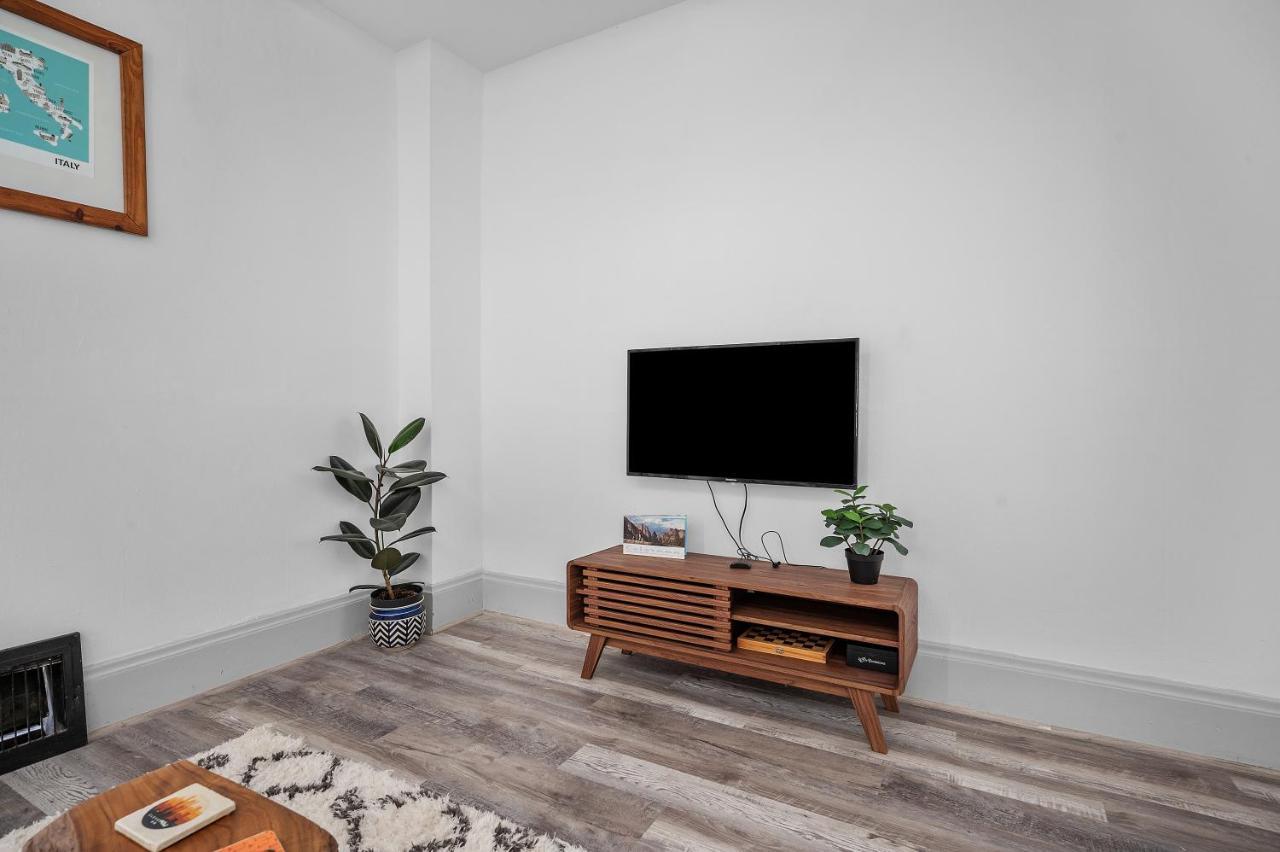 Center Of Little Italy #2 Apartment Cleveland Bagian luar foto