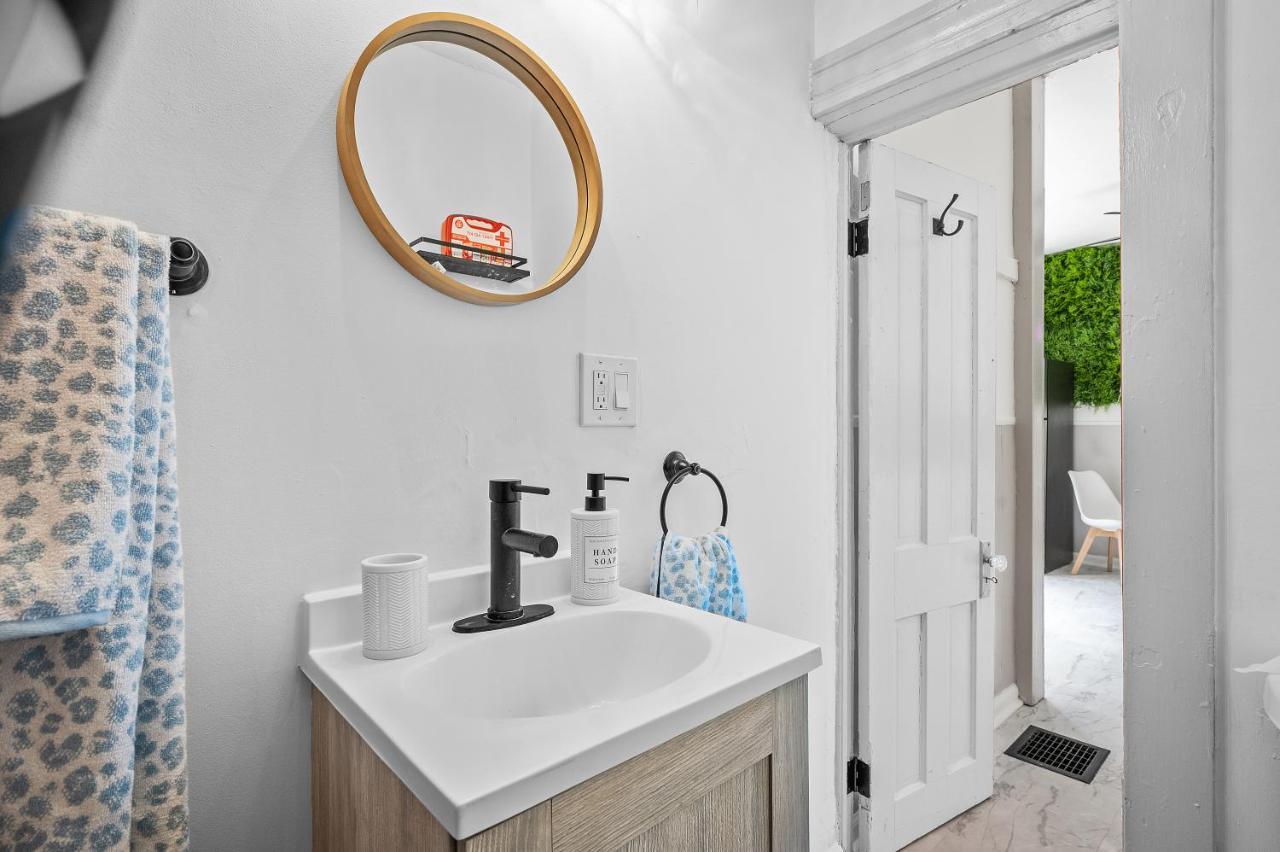 Center Of Little Italy #2 Apartment Cleveland Bagian luar foto